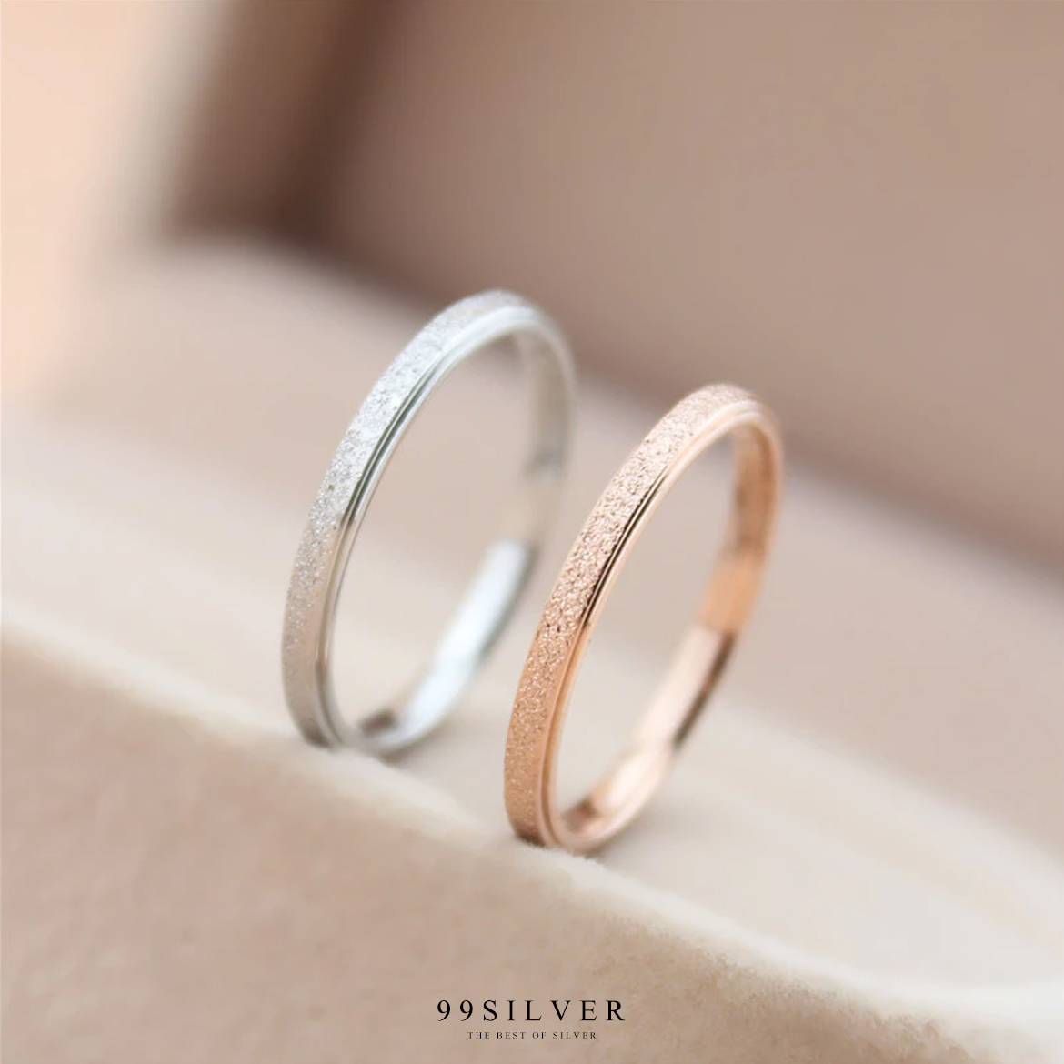 แหวนสแตนเลสแท้หน้ากว้าง 2 มิลลิเมตร ขอบละระดับ ผิวประกายกริตเตอร์