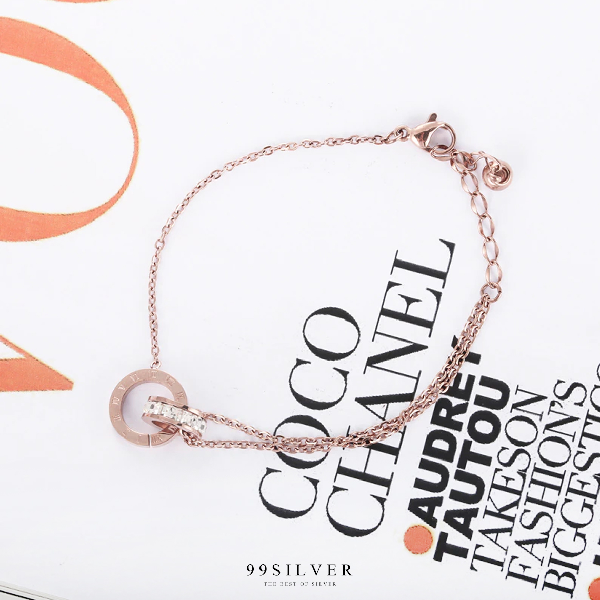 สร้อยข้อมือสแตนเลสสีพิงค์โกล ประดับจี้เป็นชาร์มทรงกลม bvlgari มีเลขโรมันที่่ตัวจี้