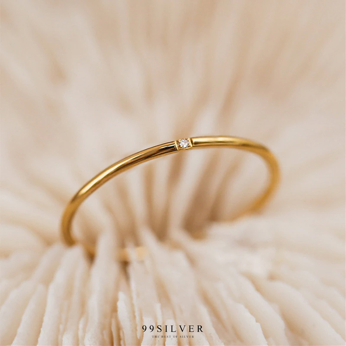 แหวนสแตนเลสแท้ชุบทองตัวเรือนกลมจิ๋ว 1 มิลลิเมตร ประดับเพชร Cz Swiss แท้ 1 เม็๋ด