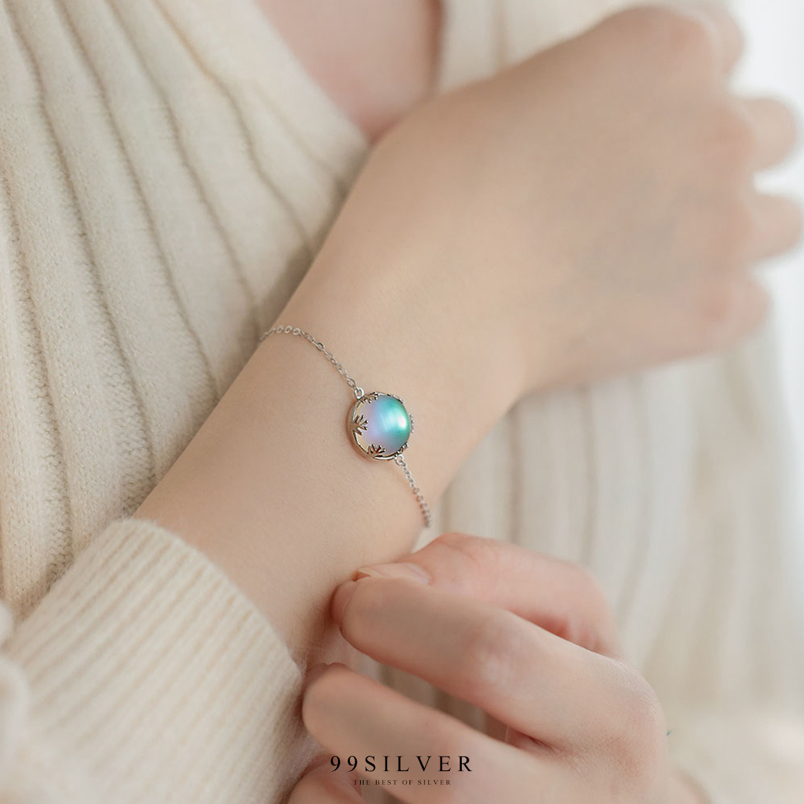 สร้อยข้อมือจี้แสง Aurora ประดับหินฮาโล่ส่องแสงเป็นแสงเหนือและสีท้องฟ้าขั้วโลกเหนือ