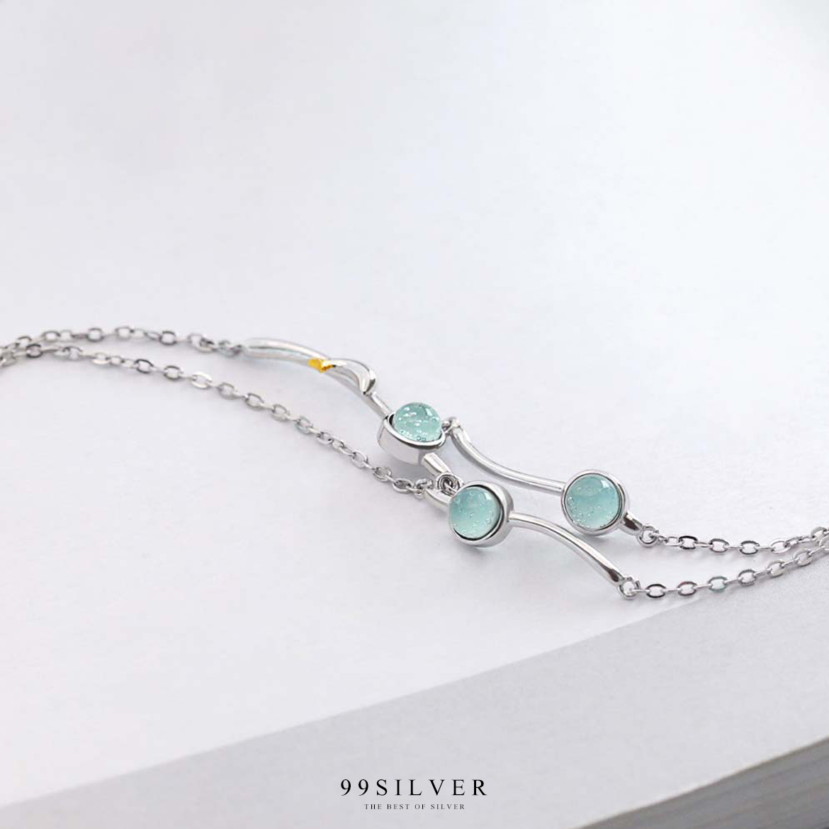 สร้อยข้อมือแห่งท้องทะเล ทำเหมือนเป็นฟองอากาศจากปลาโลมาเวลาเปล่งเสียงร้องเพลง