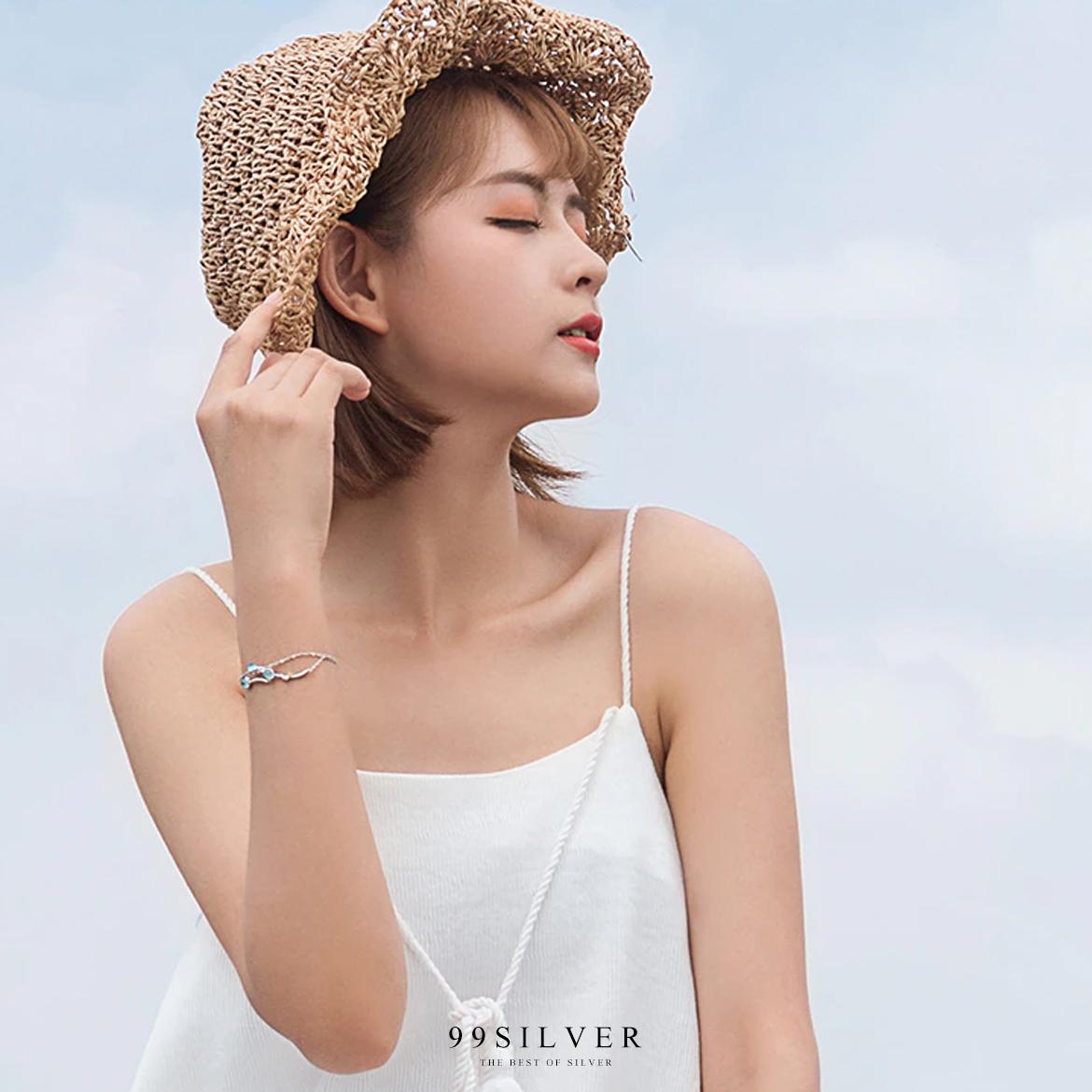 สร้อยข้อมือแห่งท้องทะเล ทำเหมือนเป็นฟองอากาศจากปลาโลมาเวลาเปล่งเสียงร้องเพลง