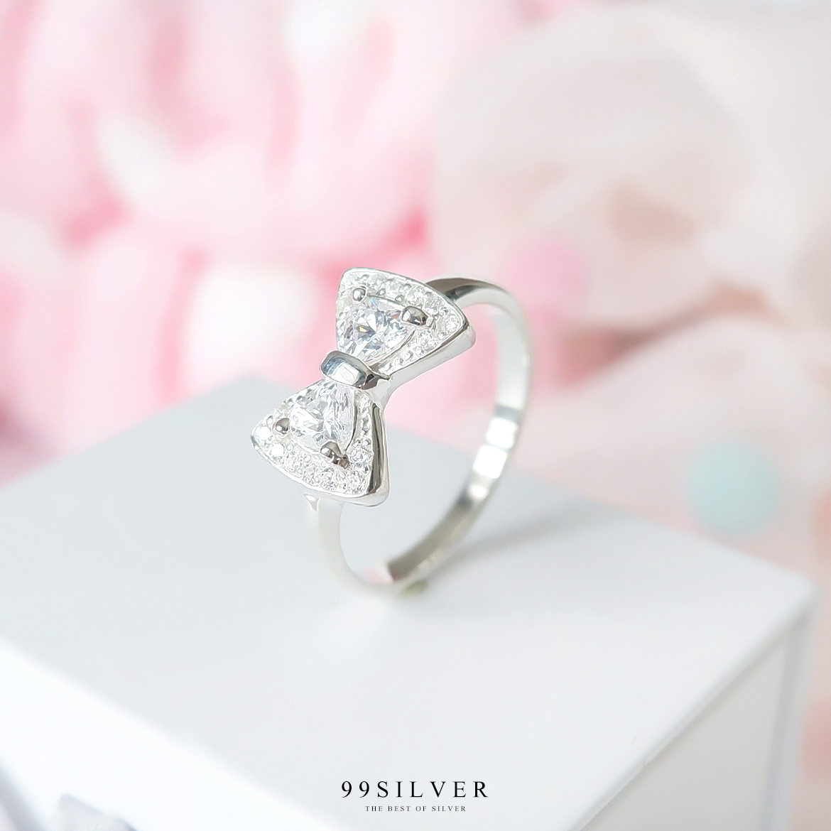 แหวนโบว์ประดับเพชร Cz swiss แท้ เจียระนัยเป็นทรงเดียวกับโบว์ล้องด้วยเม็ดเล็กน่ารัก