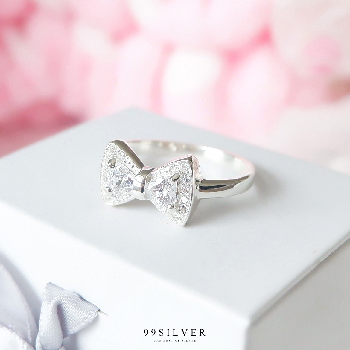 แหวนโบว์ประดับเพชร Cz swiss แท้ เจียระนัยเป็นทรงเดียวกับโบว์ล้องด้วยเม็ดเล็กน่ารัก