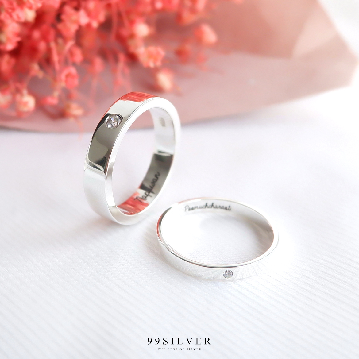 แหวนเงินคู่รักหน้าเรียบกว้าง 3 และ 5.5 มิลลิเมตรฝังเพชร 1 เม็ด ตัวเรือนหน้าตัด