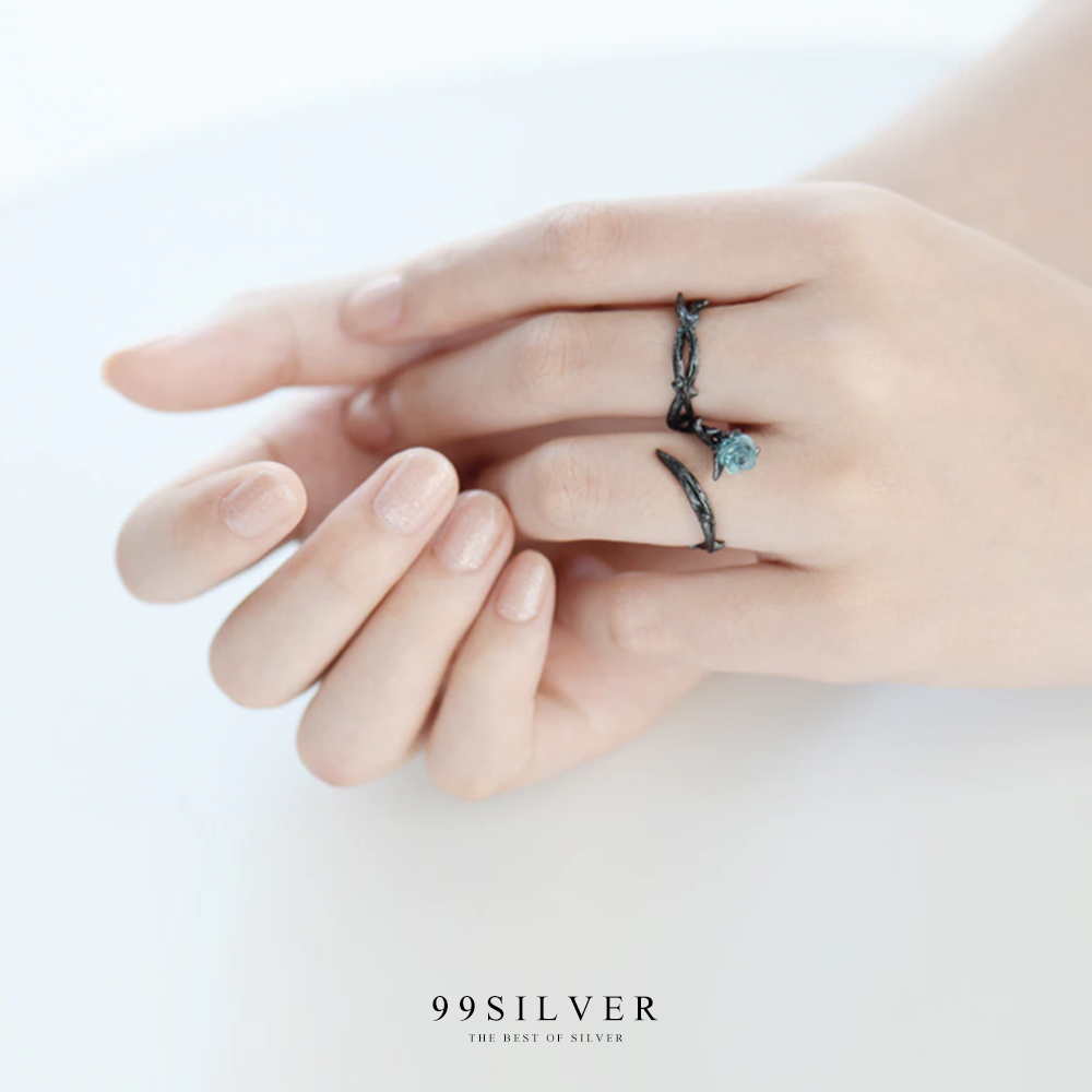 แหวนดอกกุหลาบ แกะจาก Blue Crystal แท้ ตัวเรือนเงินแท้ชุบ black Rutenium