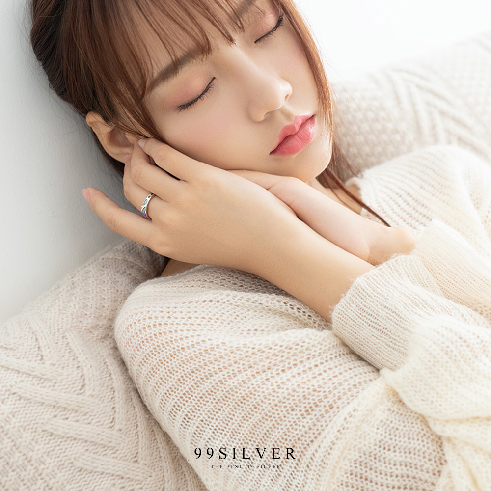 แหวนคู่รักปะกาลังในท้องทะเล วงผู้หญิงฝังเพชร 1 เม็ด วงผู้ชายไล่ระดับเป็นสีน้ำทะเล
