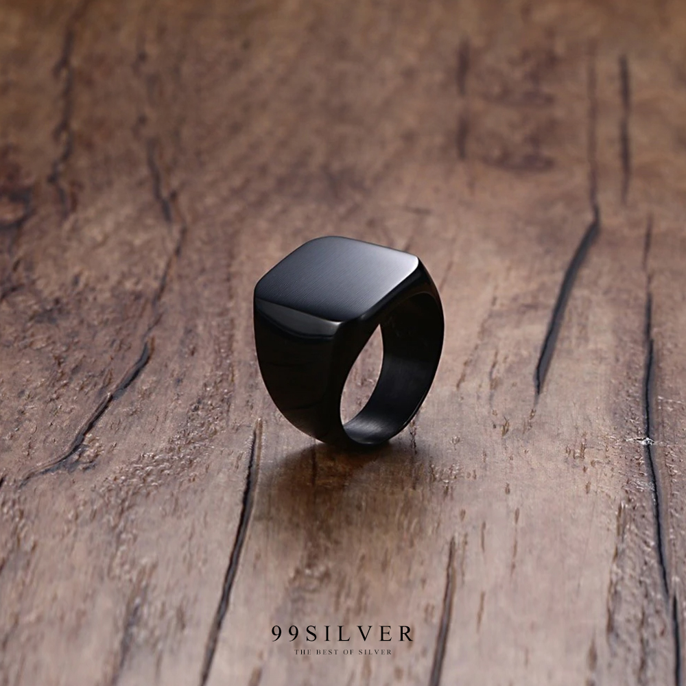 แหวน Signet Ring เนื้อแตนเลสแท้เคลือบผิวดำด้านปัดแฮร์ไลน์ หน้าแหวน 15x17 มม.