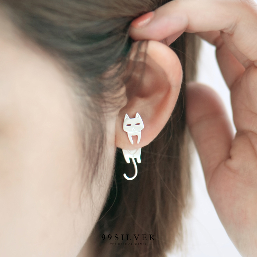 ต่างหูแมว แบบแมวห้อยตัวน่ารักๆ อีกข้างเป็นปลาย่าง เก๋ๆ ตัวเรือนเงินแท้