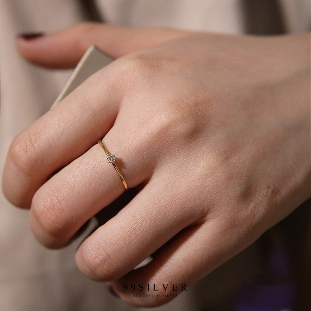 แหวนเงินแท้ 1 มิลลิเมตรประดับเพชร 1 เม็ดจิ๋ว ฝังแบบ6 เตย น่ารัก