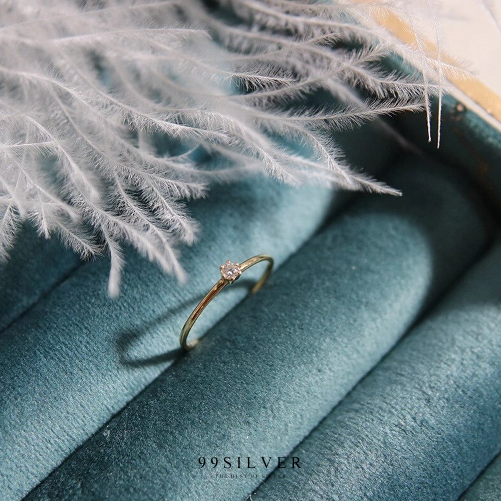 แหวนเงินแท้ 1 มิลลิเมตรประดับเพชร 1 เม็ดจิ๋ว ฝังแบบ6 เตย น่ารัก