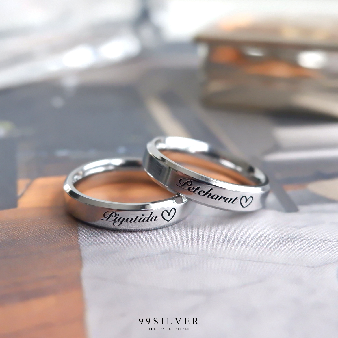 แหวนสแตนเลสแท้หน้ากว้าง 4 มิลลิเมตร ขอบลดมุมตัดสวยงาม ตัวเรือนสีเงินเงา