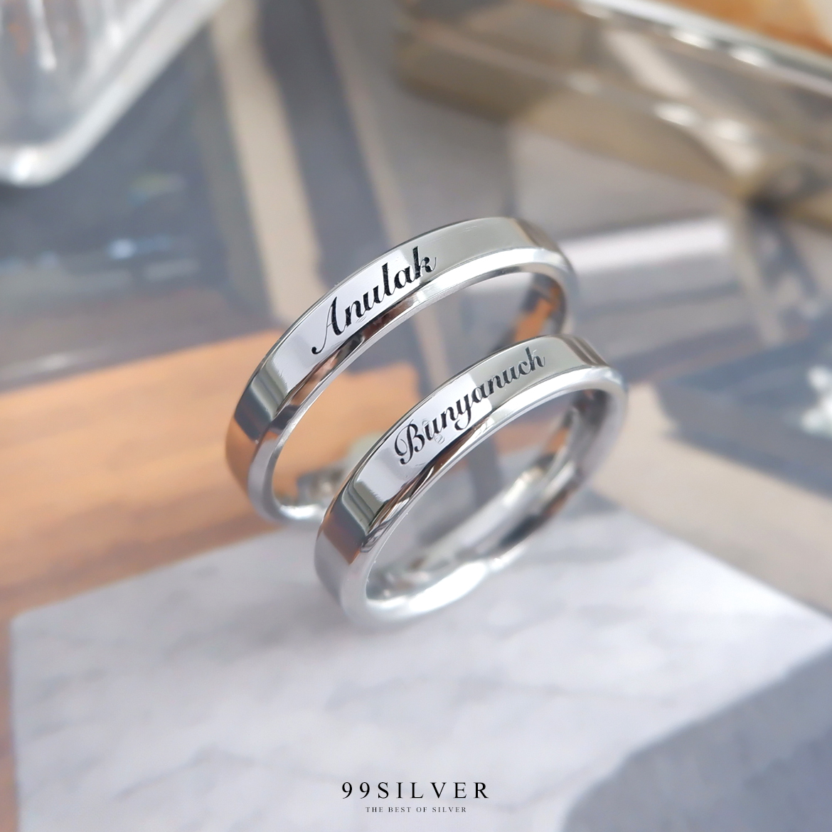 แหวนสแตนเลสแท้หน้ากว้าง 4 มิลลิเมตร ขอบลดมุมตัดสวยงาม ตัวเรือนสีเงินเงา