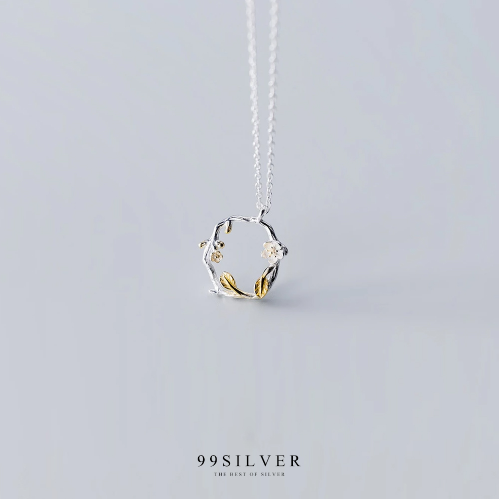 จี้ห้อยคอแบบ Choker เป็นทรงมงกุฎดอกไม้น่ารัก ตัวใบไม้แลละเกษร แต้มด้วยทองแท้