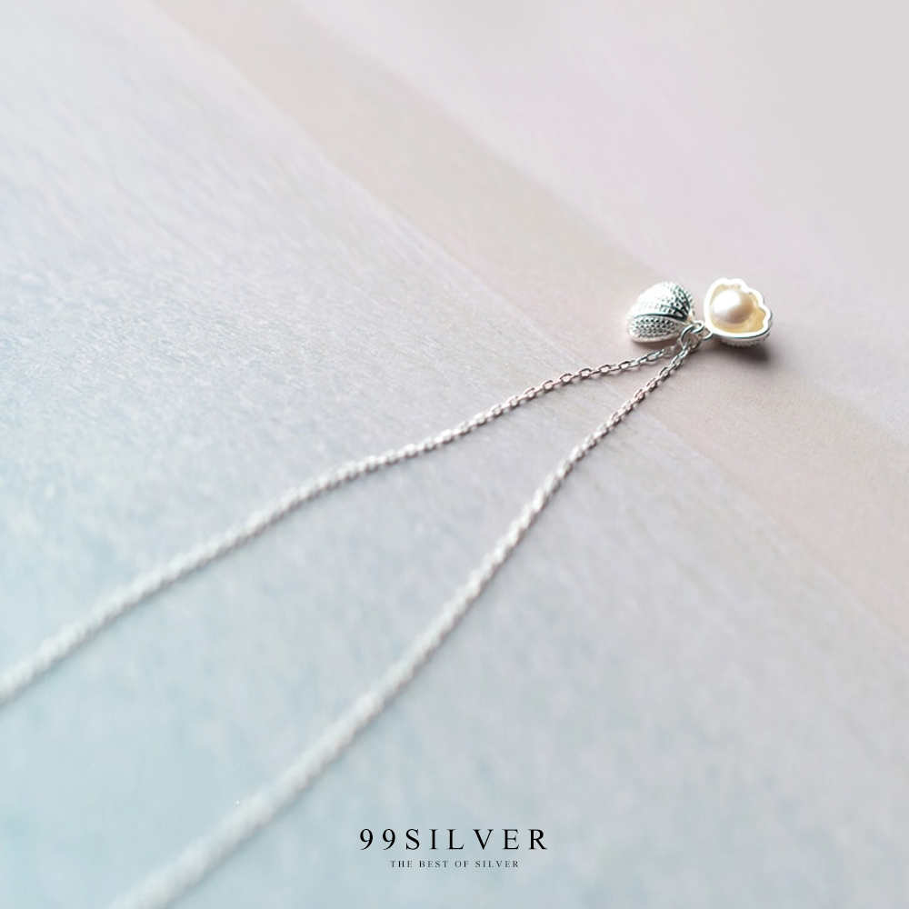 จี้ไข่มุก ตัวเรือนทำจากเงินแท้เป็นรูปเปลอยหอยมุกปิดฝา มีไข่มุกอยู่ข้างใน