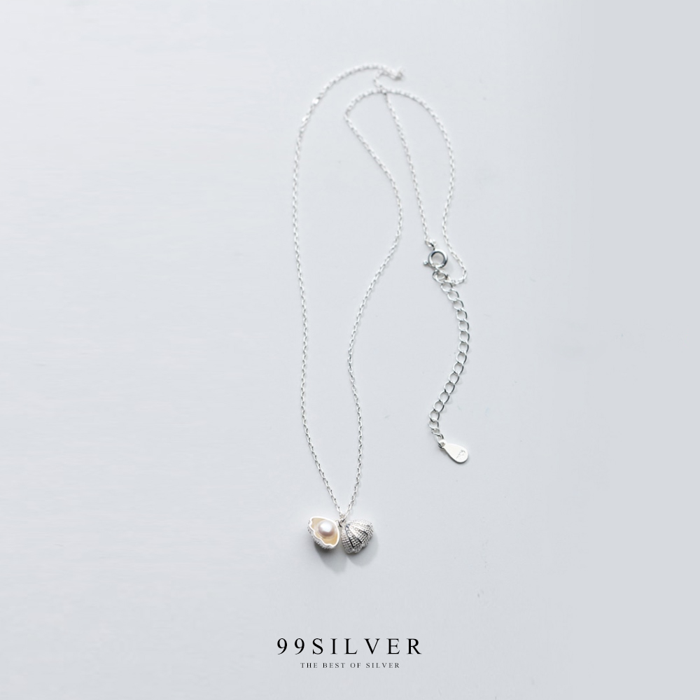 จี้ไข่มุก ตัวเรือนทำจากเงินแท้เป็นรูปเปลอยหอยมุกปิดฝา มีไข่มุกอยู่ข้างใน