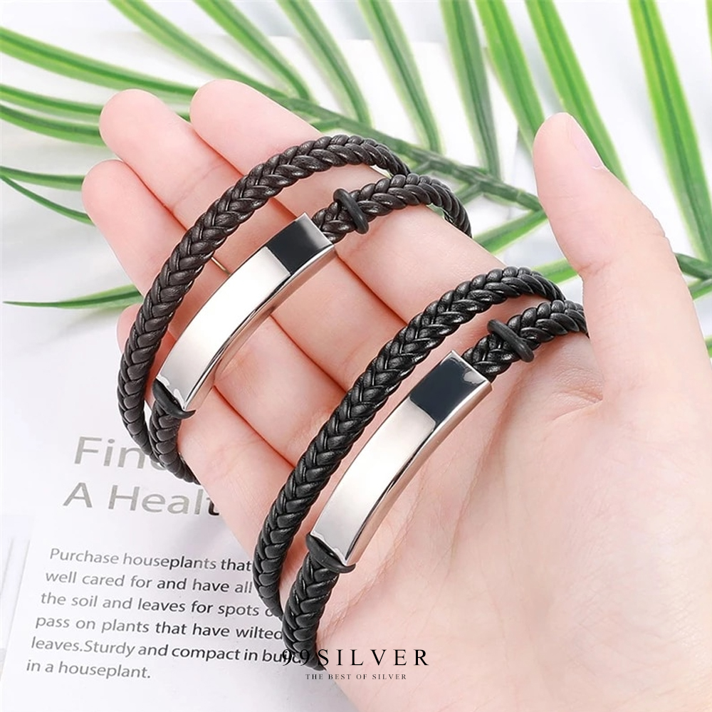 สร้อยข้อมือหนัง แบบไขว้ พร้อมหน้าเลสสีเงิน ทรงเหลี่ยม สลักอักษรได้
