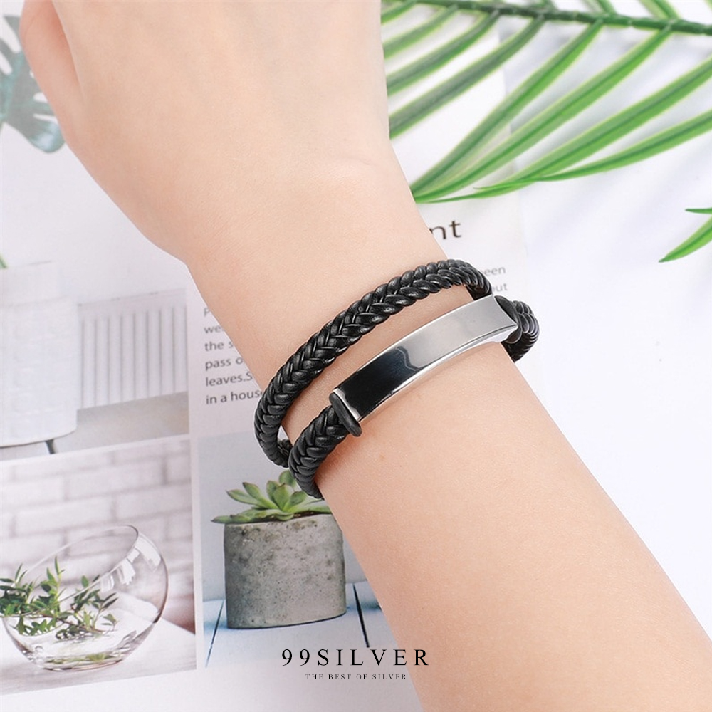 สร้อยข้อมือหนัง แบบไขว้ พร้อมหน้าเลสสีเงิน ทรงเหลี่ยม สลักอักษรได้