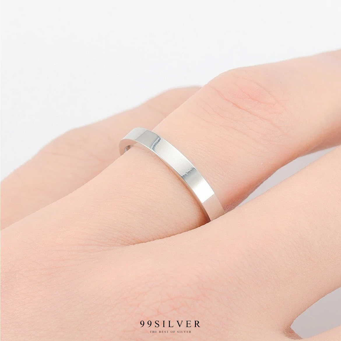 แหวนสแตนเลสหน้ากว้าง 4 มิลลิเมตร ผิวเรียบเงา ตัวเรือนชุบทองคำขาว