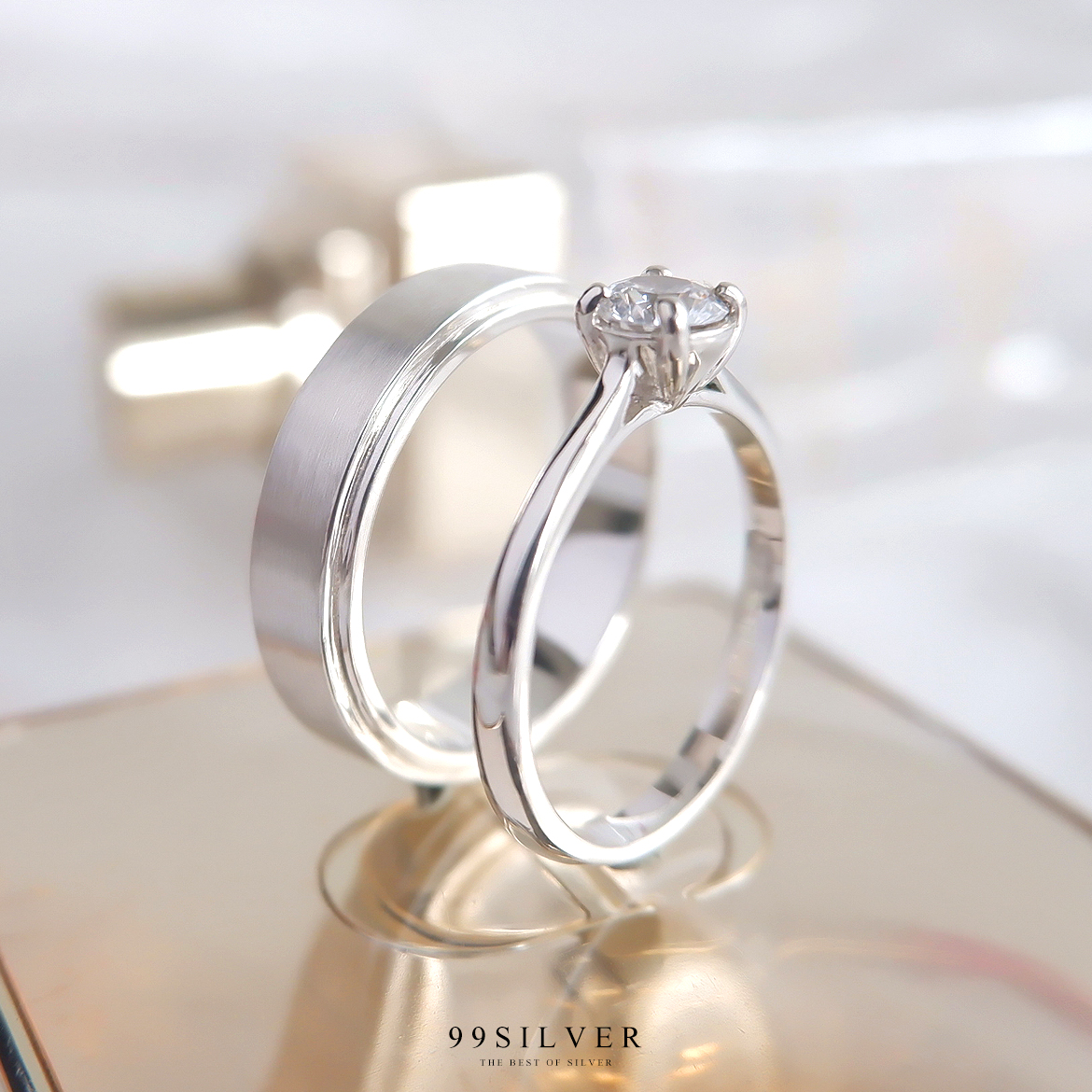 แหวนคู่รัก เพชรชู 5 มม. ก้านอิลาลี และวงผู้ชายหน้ากว้าง 5 มม. ตัวเรือนยกขอบ