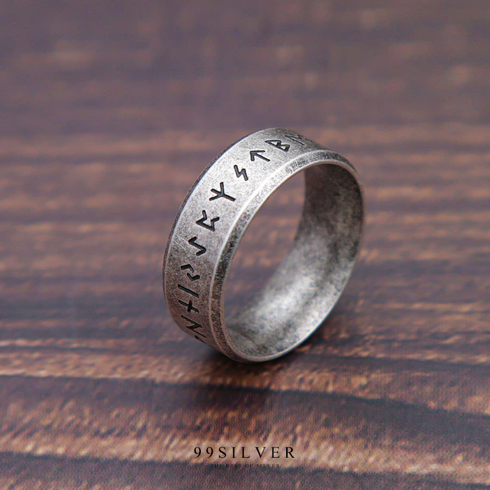 แหวน Odin Rune Ring เป็นแหวนชาวชนเผ่าไวกิ้งที่มีความเชื่อในสัญลักษณ์ Rune