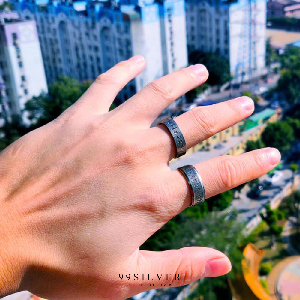 แหวน Odin Rune Ring เป็นแหวนชาวชนเผ่าไวกิ้งที่มีความเชื่อในสัญลักษณ์ Rune