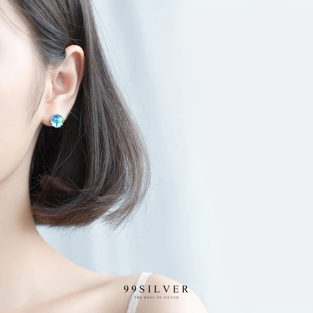 ต่างหูโอปอลล้อมด้วยหนามเตยแบบมงกุฎเจ้าหญิง สี Aurora ทรงปักก้าน