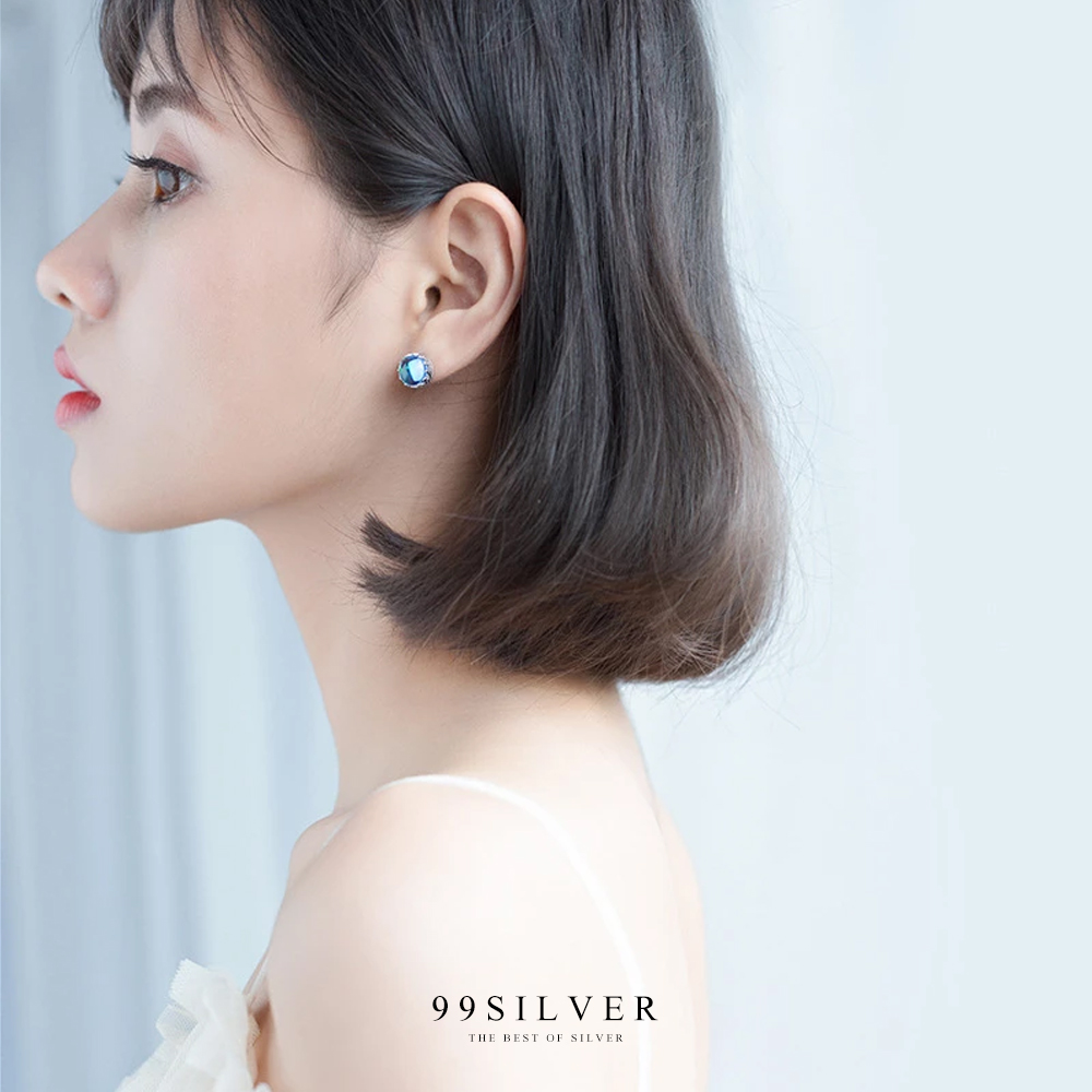 ต่างหูโอปอลล้อมด้วยหนามเตยแบบมงกุฎเจ้าหญิง สี Aurora ทรงปักก้าน