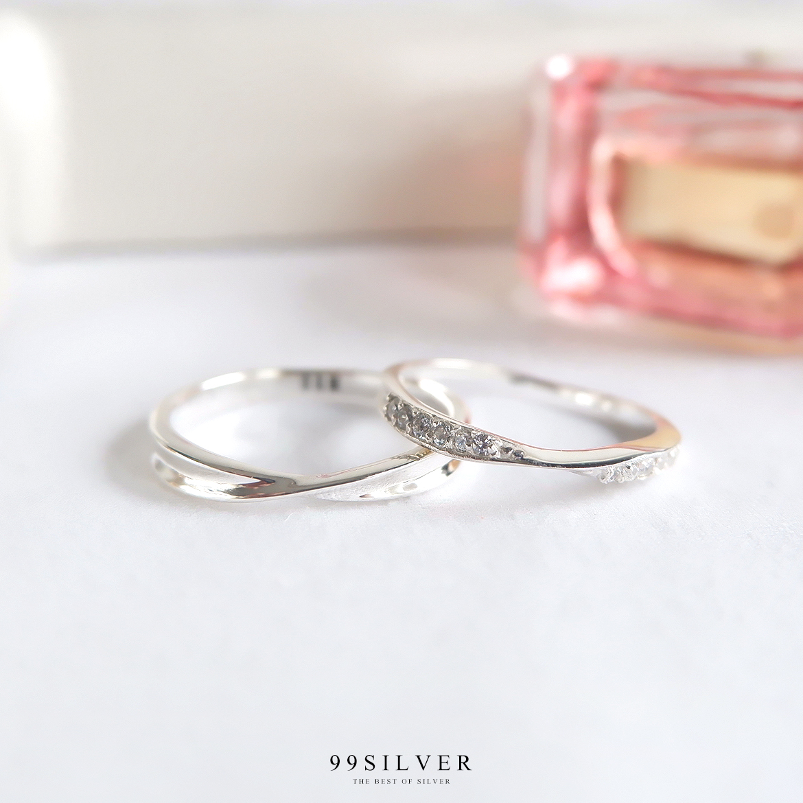 แหวนคู่รัก ตัวเรือนดีไซน์ให้เป็นแบบ infinity แบบฝั่งเพชรและแบบเรือนเรียบ