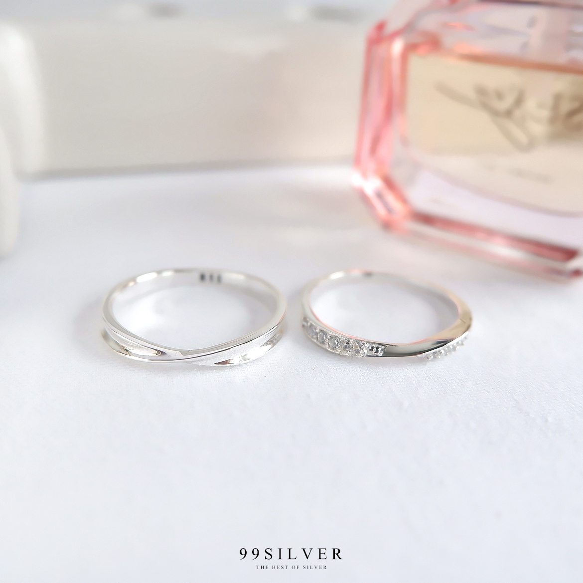 แหวนคู่รัก ตัวเรือนดีไซน์ให้เป็นแบบ infinity แบบฝั่งเพชรและแบบเรือนเรียบ