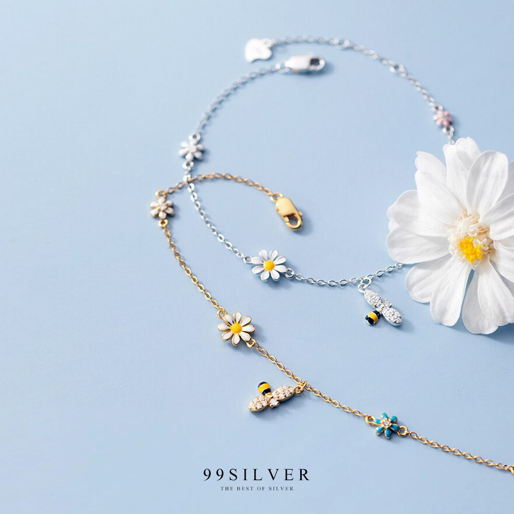 สร้อยข้อมือ Lovely Bee เป็นผึ้งบินตอมดอกเดซี่หลากสีน่ารัก ปลายสร้อยมีจี้หัวใจเล็กๆ