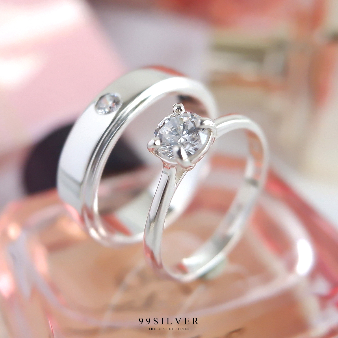 แหวนคู่รัก เพชรชู 5 มม. ก้านอิลาลี และวงผู้ชายหน้ากว้าง 5 มม. ตัวเรือนลดขอบฝังเพชร