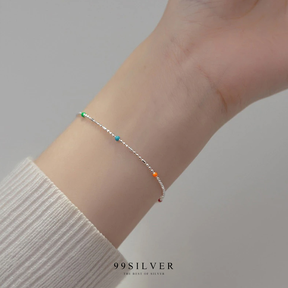 สร้อยข้อมือลูกปัดเงินจิ๋วสี Rainbow น่ารักใส่แมชกับชุดไปเที่ยวน่ารักเลยจ้า