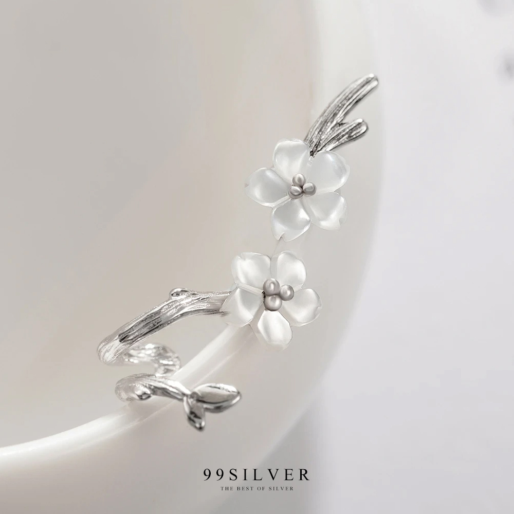 ต่างหูดอกซากุระ Korean Sakura แบบก้านพันรอบทรง Cuff สีขาวสวยๆ ตัวดอกทำจากมุก