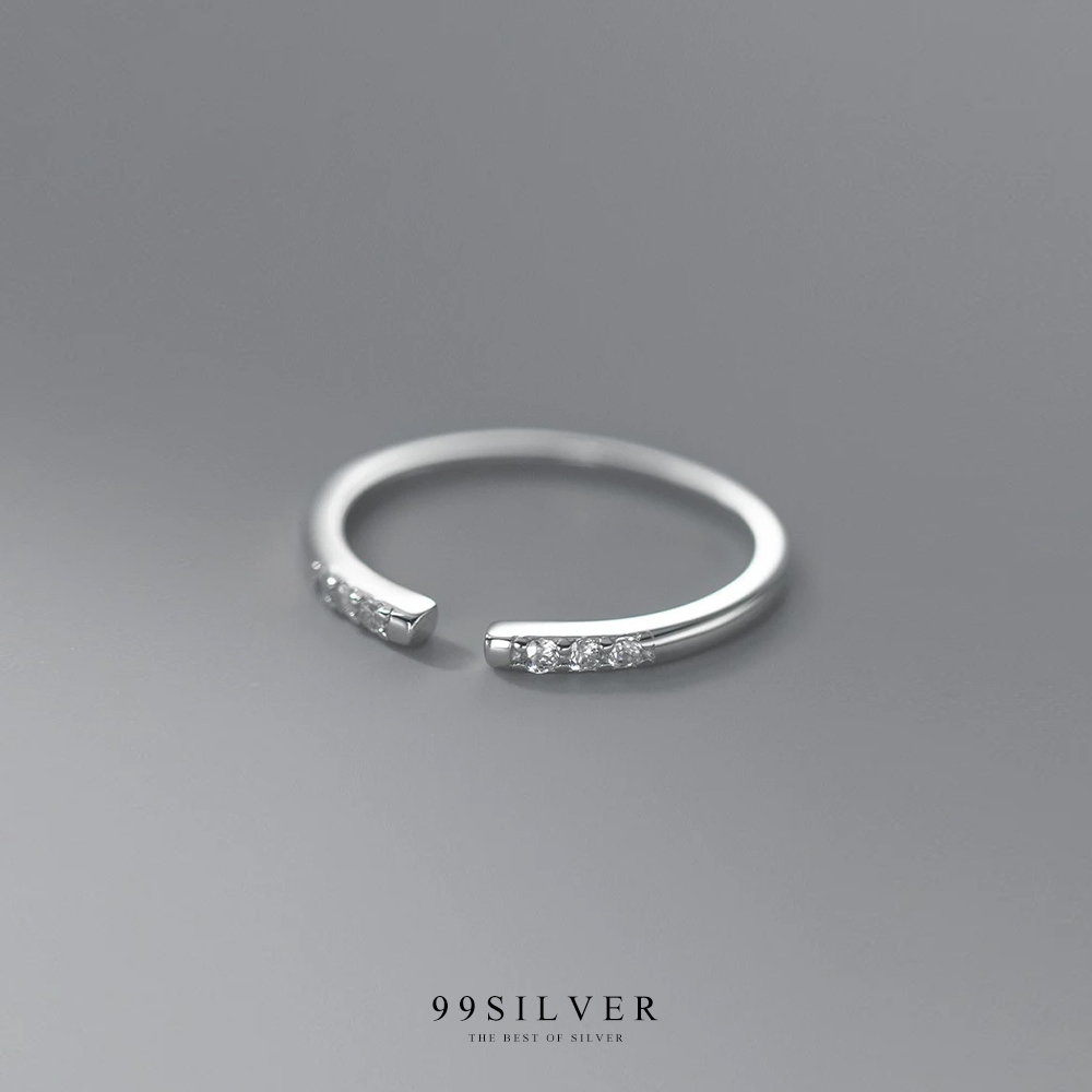 แหวนเพชร Equisite ตัวเรือนเงินแท้ ปลายเพชรข้างละ 3 เม็ด แบบ Free size 