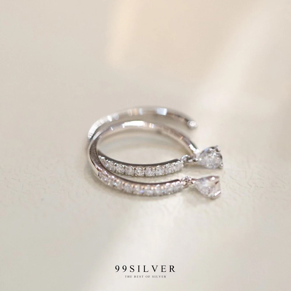 แหวนเพชรหยดน้ำ ดีไซต์เป็นตุ้งติ้งห้อยน่ารัก ตัวเรือนประดับเพชรรอบ