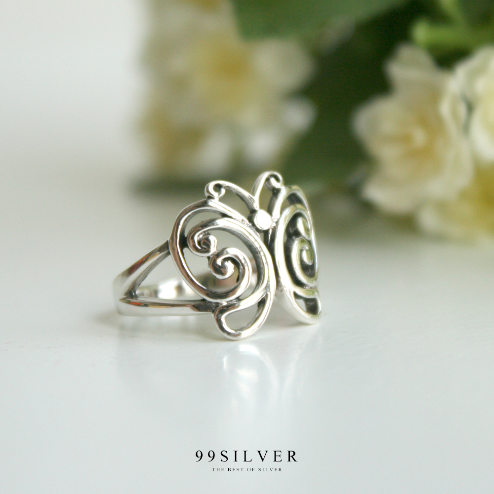 แหวนผีเสื้อแบบปีกโค้งเจาะลายโปร่ง ตัวเรือนเงินแท้ขัดเงาสวยงาม