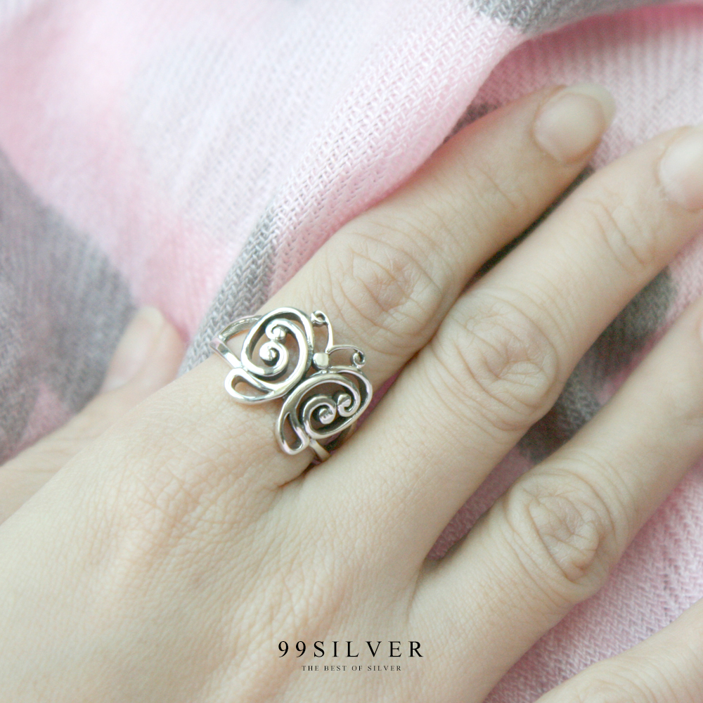 แหวนผีเสื้อแบบปีกโค้งเจาะลายโปร่ง ตัวเรือนเงินแท้ขัดเงาสวยงาม