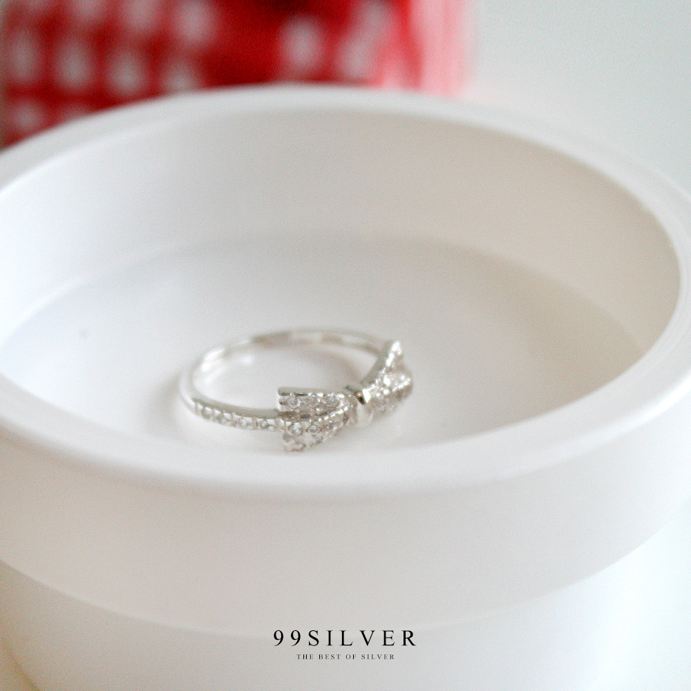 แหวนโบว์ประดับเพชร Cz swiss แท้ เป็นเพชรเม็ดเล็กๆล้อมหน้าเรือนและก้านแหวน