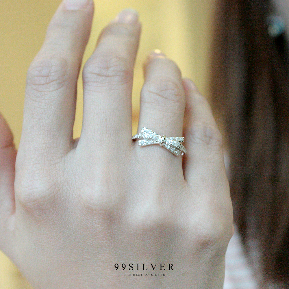 แหวนโบว์ประดับเพชร Cz swiss แท้ เป็นเพชรเม็ดเล็กๆล้อมหน้าเรือนและก้านแหวน