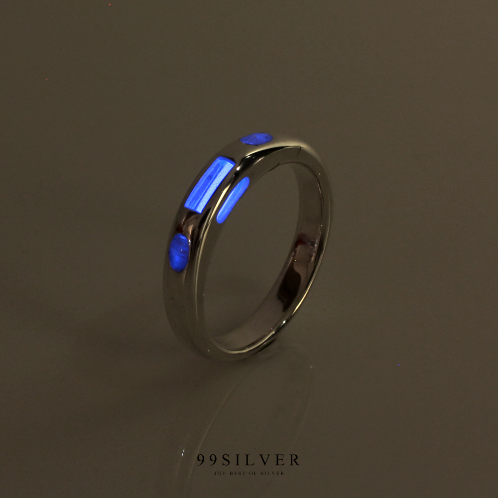 แหวนทริเทรี่ยม (Tritium) สารเรืองแสง ฝังลงตัวเรือนเงินแท้หน้าแหวน 4 มม แบบโค้ง