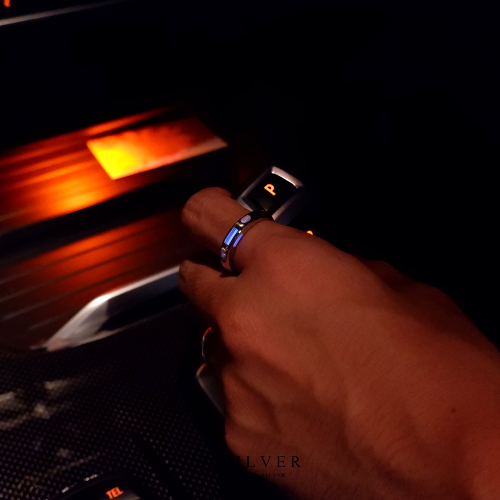 แหวนทริเทรี่ยม (Tritium) สารเรืองแสง ฝังลงตัวเรือนเงินแท้หน้าแหวน 4 มม แบบโค้ง