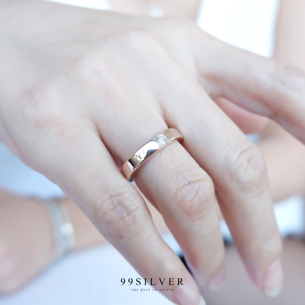 แหวนพิ้งค์ซิลเวอร์แท้ ชมพูทั้งตัวเรือน หน้าเรียบเงากว้าง 4 มิลลิเมตร ฝังเพชร Cz swiss 1 เม็ด