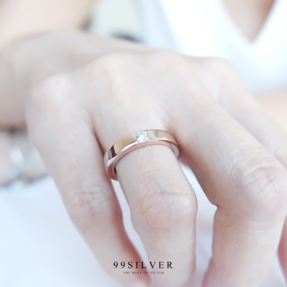 แหวนพิ้งค์ซิลเวอร์แท้ ชมพูทั้งตัวเรือน หน้าเรียบเงากว้าง 4 มิลลิเมตร ฝังเพชร Cz swiss 1 เม็ด