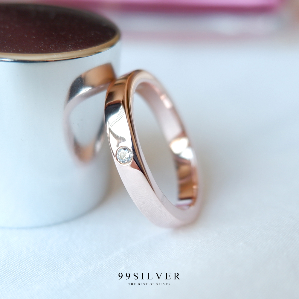 แหวนพิ้งค์ซิลเวอร์แท้ ชมพูทั้งตัวเรือน หน้าเรียบเงากว้าง 4 มิลลิเมตร ฝังเพชร Cz swiss 1 เม็ด