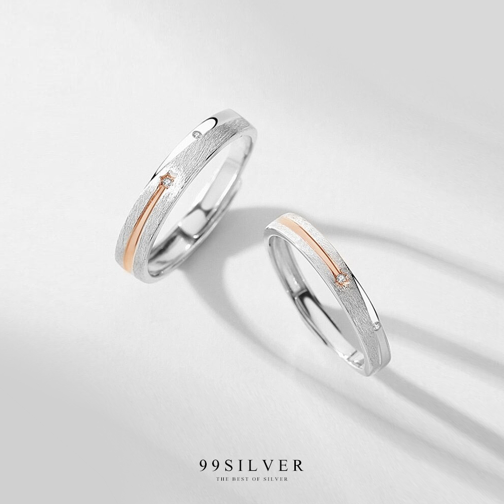 แหวนคู่รัก Falling Star ตัวเรือนปัดแฮรไลน์และ Spot พิ้งค์โกลในร่องดาวตก