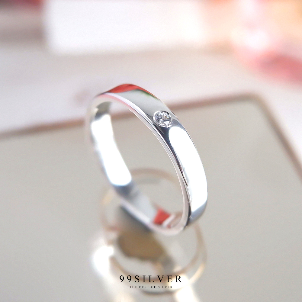 แหวนเงินแท้หน้าเรียบกว้าง 3 มิลลิเมตร ฝังเพชร 1 เม็ด ทรงกลม ตัวเรือนหน้าตัด