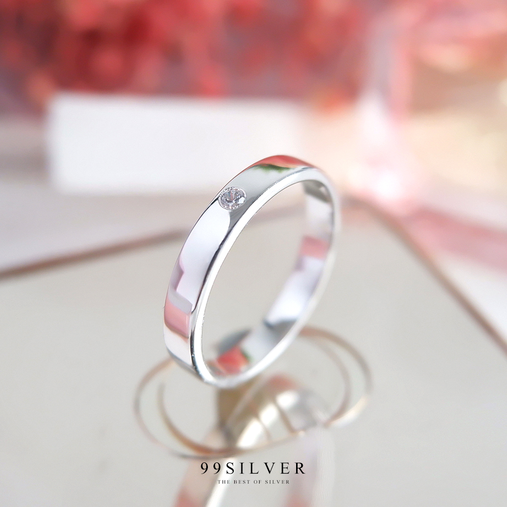 แหวนเงินแท้หน้าเรียบกว้าง 3 มิลลิเมตร ฝังเพชร 1 เม็ด ทรงกลม ตัวเรือนหน้าตัด