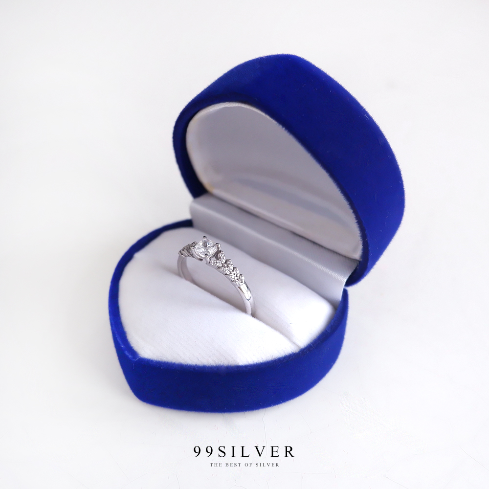 กล่องกำมะหยี่หัวใจ สีน้ำเงิน ฝาแข็ง ข้างในบุผ้ากำมะหยี่สีขาว