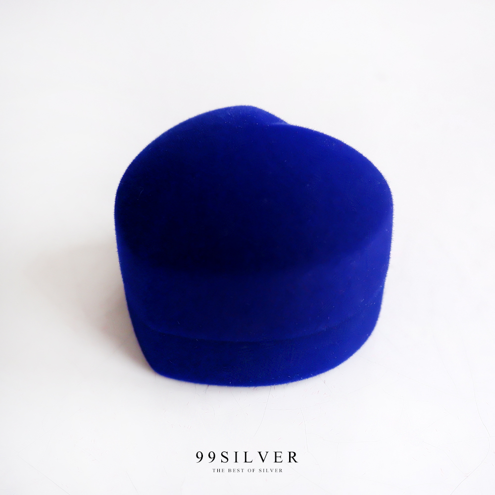 กล่องกำมะหยี่หัวใจ สีน้ำเงิน ฝาแข็ง ข้างในบุผ้ากำมะหยี่สีขาว